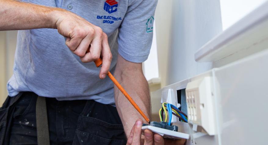 How To Recognise When Your Electrical Installation Needs Updating⚠️