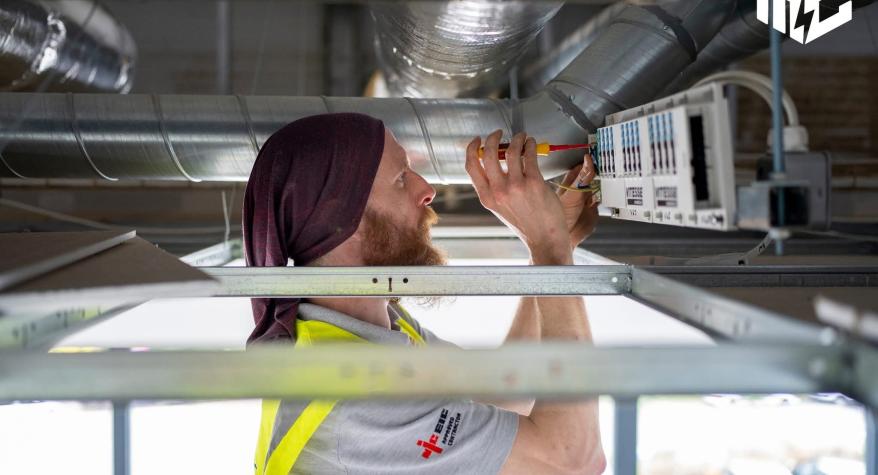 What does a commercial electrician in Bristol do?